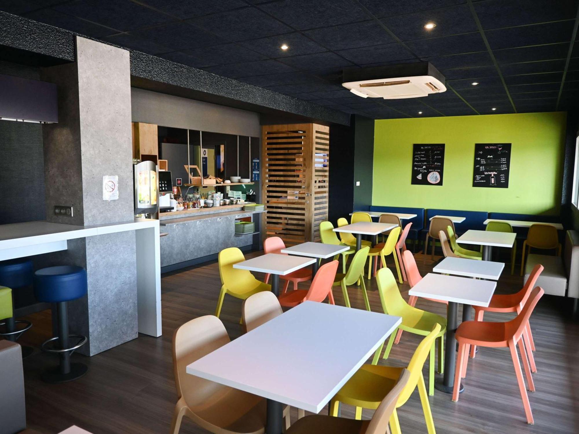 Hotel Ibis Budget Laval Bonchamp Les Laval Exterior photo