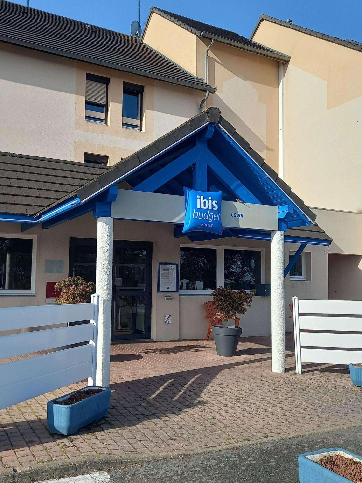 Hotel Ibis Budget Laval Bonchamp Les Laval Exterior photo