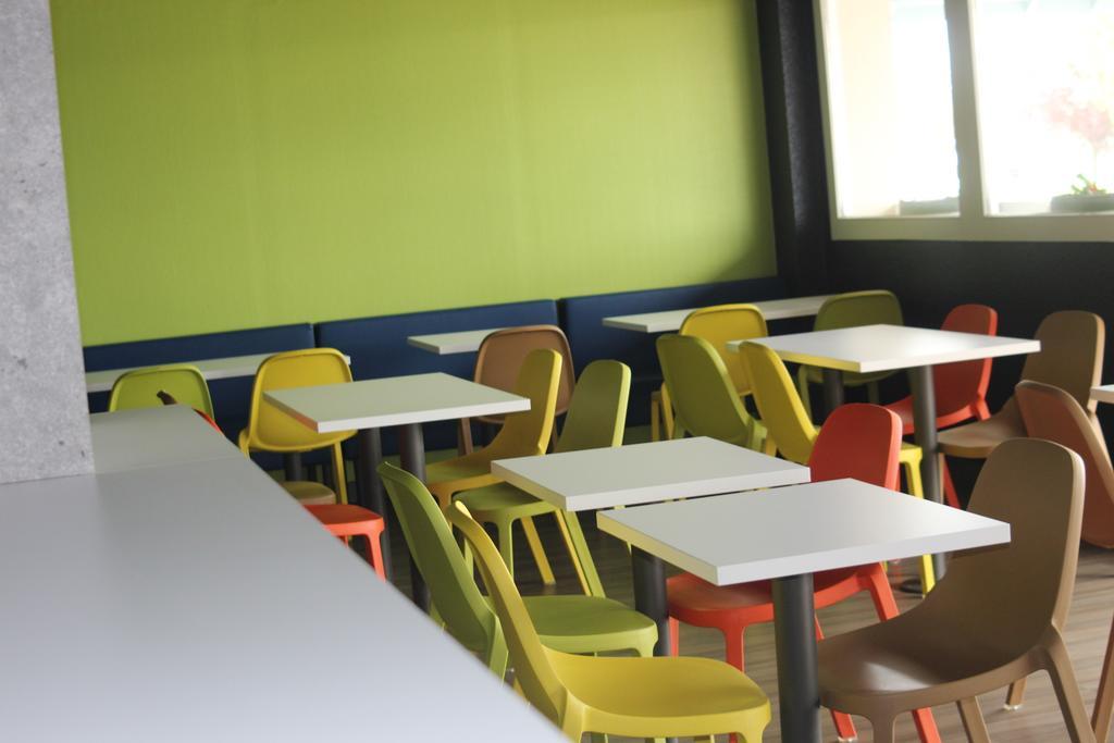 Hotel Ibis Budget Laval Bonchamp Les Laval Exterior photo